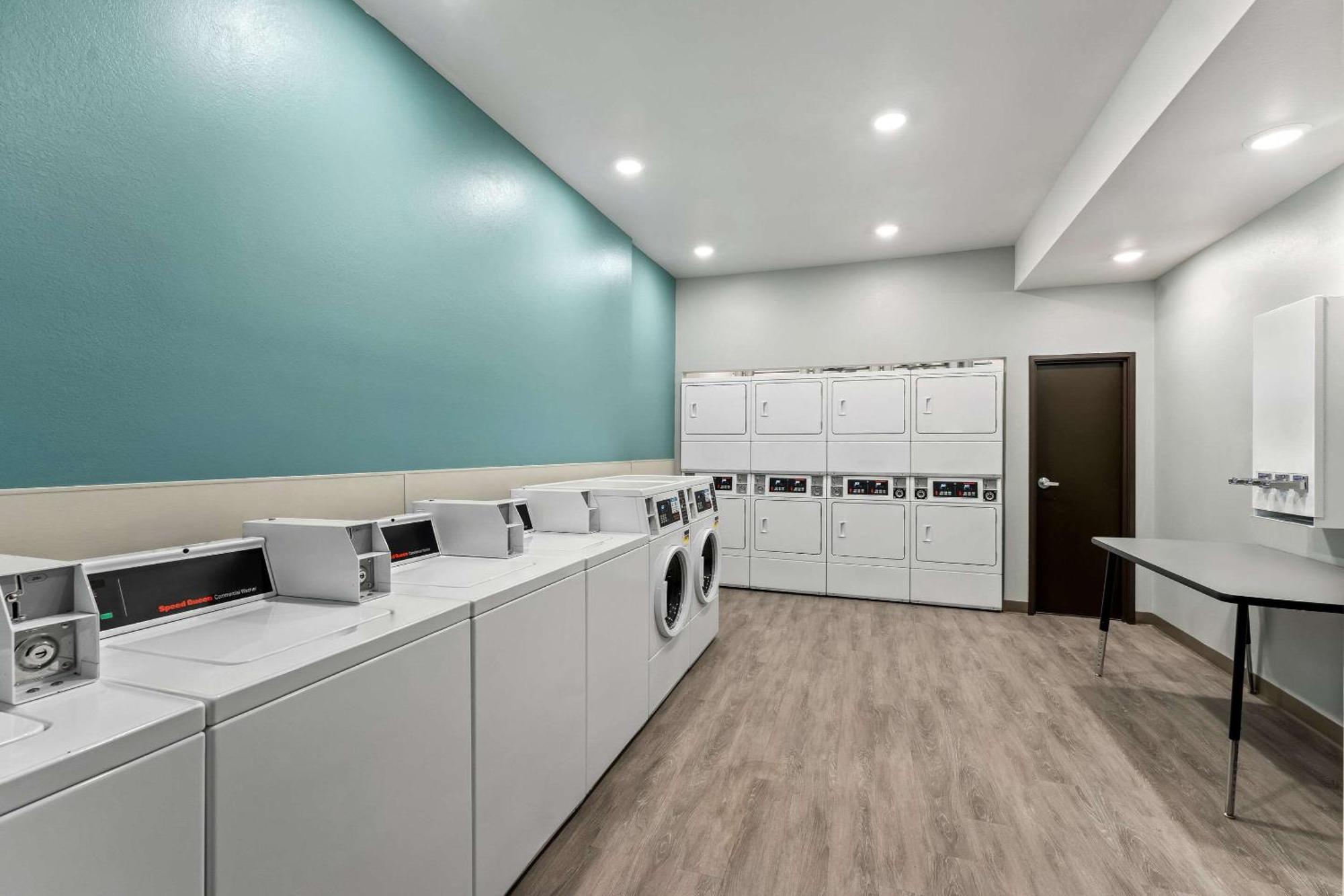Woodspring Suites Easton Nazareth Екстер'єр фото